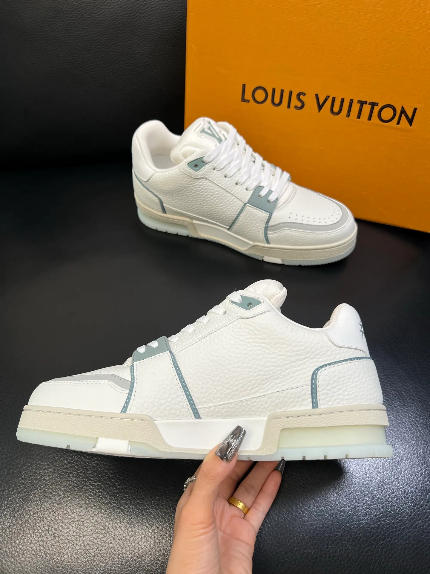 Men's shoes 💰900 Lv top purchasing agent Louis Vuitton, sports sneakers counter synchronization, uppers imported from Italy, high-quality splicing colorful complex crafts, imported mesh pads are soft and comfortable, soles: original soles specially provided by the original factory, T men's shoes 💰U exclusive movable molded soles super comfortable, original factory and single goods, high quality, welcome to compare, code number 39-44 (customized 38 45)